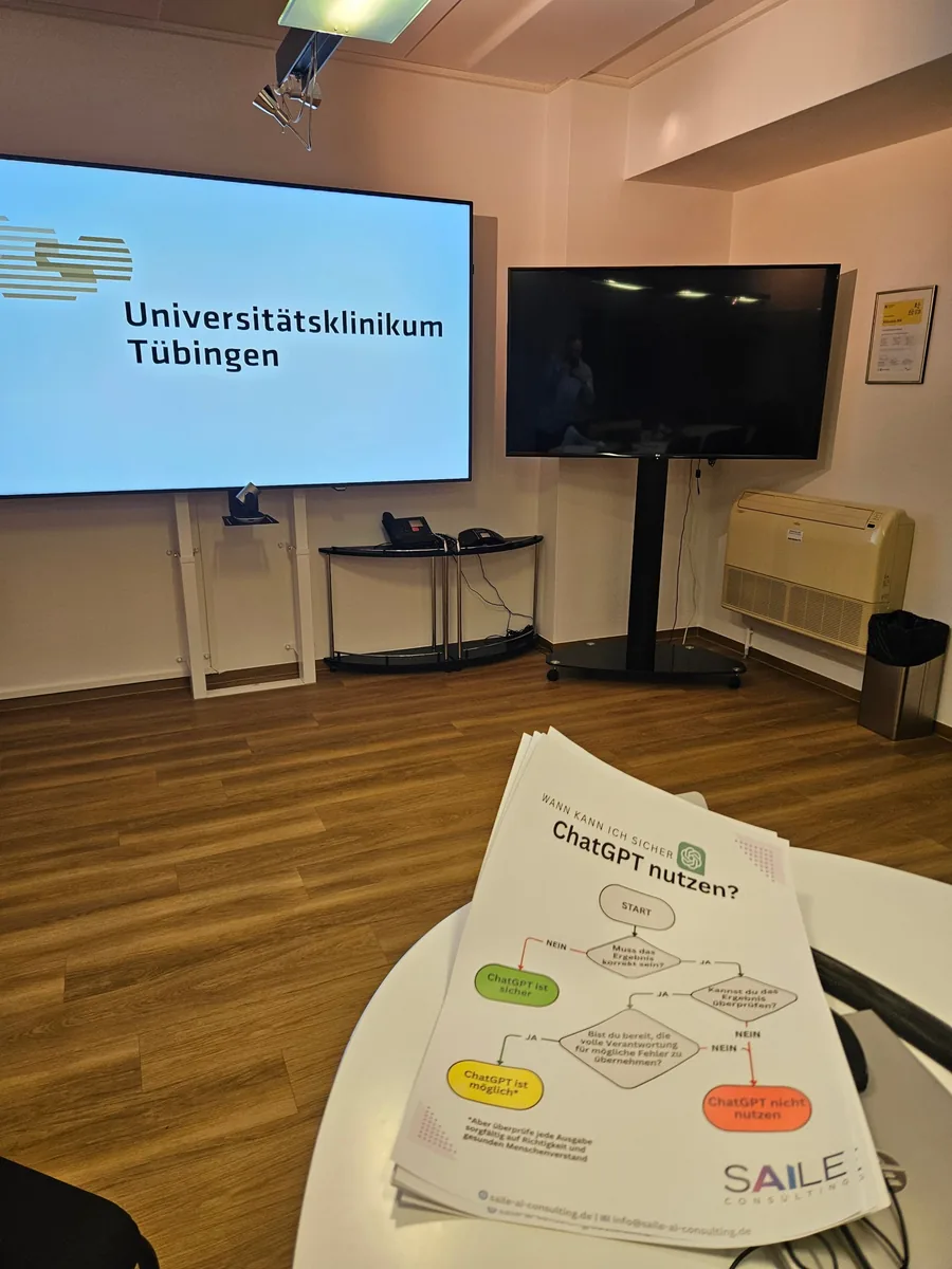 Schulungsraum am Universitätsklinikum Tübingen mit Handout von Saile AI Consulting
